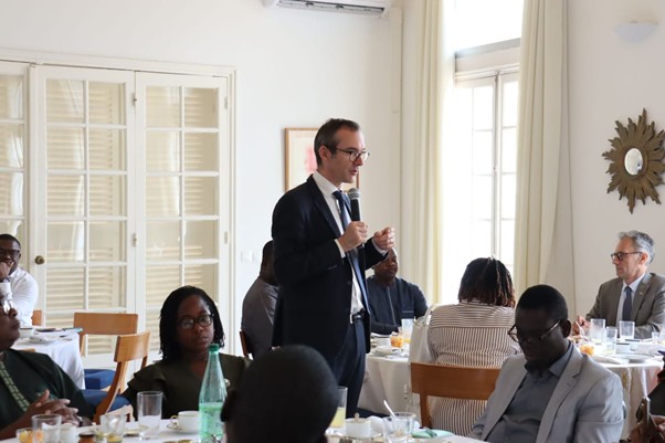 4362019745f782781d649e459 L