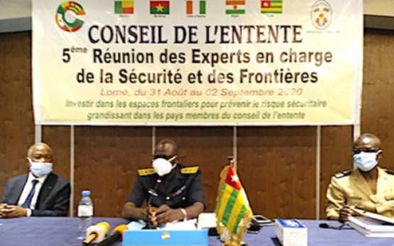 29978 les ministres de la scurit du conseil de lentente en runion lom red 