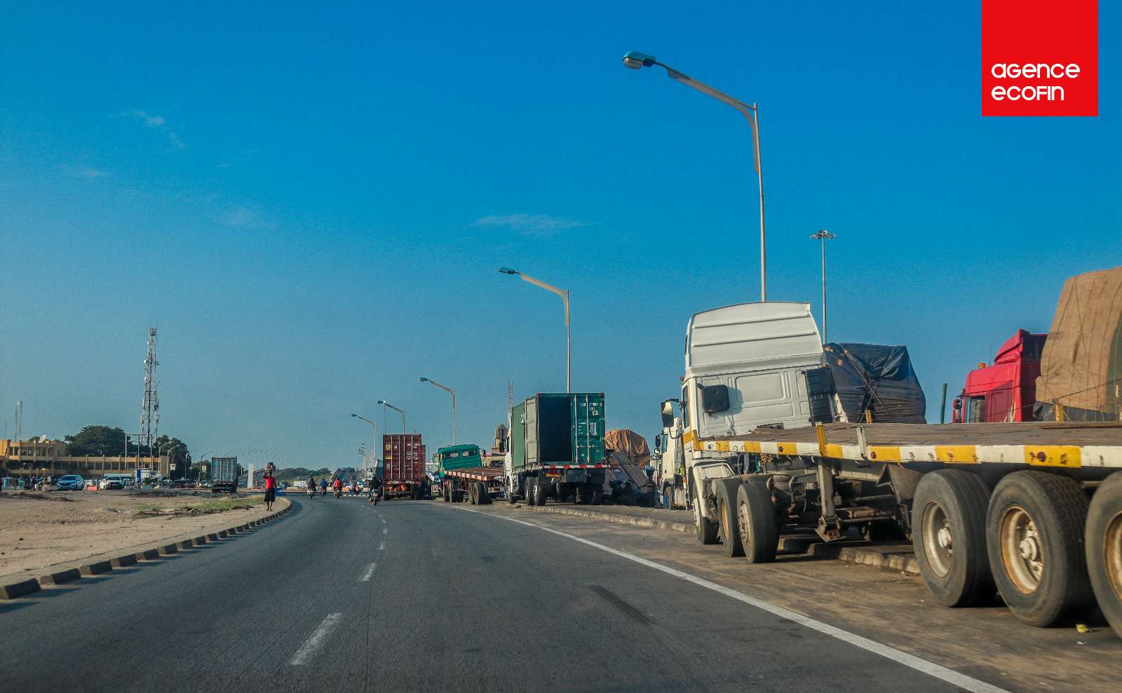 Camions en stationnement autour du port autonome de Lomé  