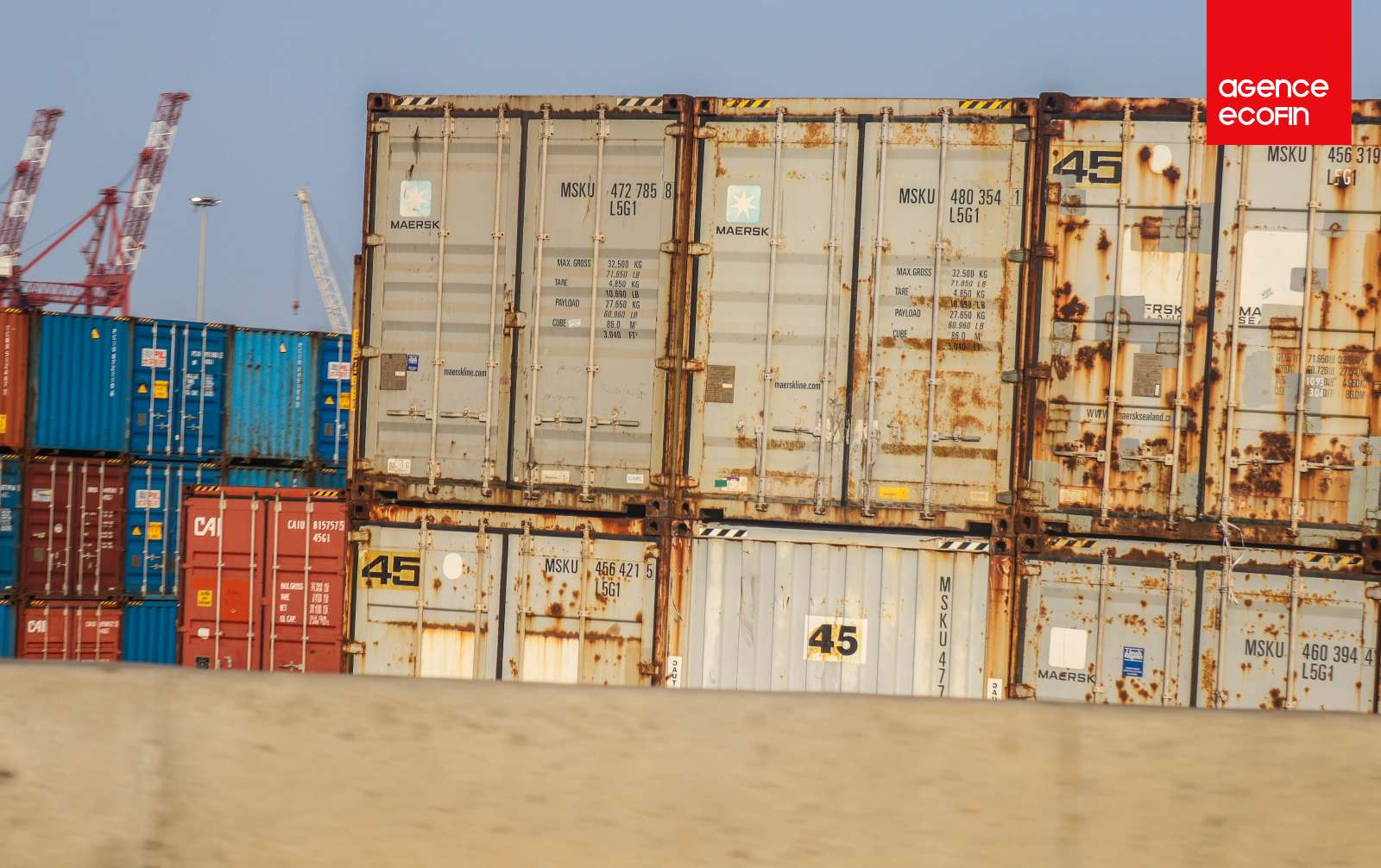 Pile de centenaire au port autonome de Lomé