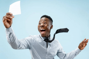 Entre manne financi&egrave;re et fl&eacute;au social, le double visage des jeux de hasard au Togo