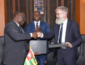 A Lom&eacute;, un accord entre le FSA et le fonds danois EIFO pour le financement durable