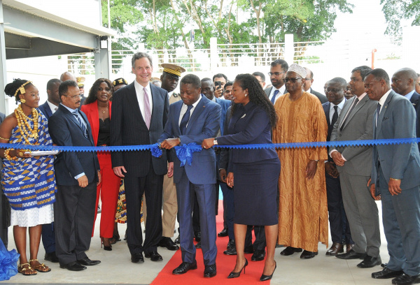 Faure Gnassingbé inaugure l’usine textile Star Garments Togo à la PIA