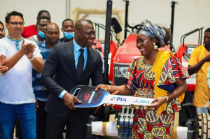 Togo : la PIA et le MIFA dotent des coop&eacute;ratives agricoles de tracteurs