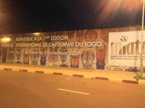 Togo : le Palais des Congr&egrave;s de Lom&eacute; arbore les couleurs du Miato