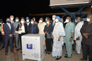 Le Togo r&eacute;ceptionne 156 000 doses de vaccin AstraZeneca, la vaccination d&eacute;marre le 10 mars