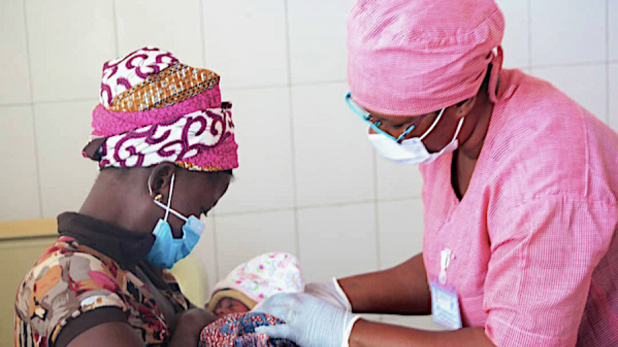 Programme WEZOU : le recours aux soins maternels progresse dans trois r&eacute;gions