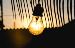 Togo : un mix de r&eacute;seau conventionnel, de mini-grids et de kits solaires individuels pour l&rsquo;&eacute;lectrification universelle &agrave; l&rsquo;horizon 2030