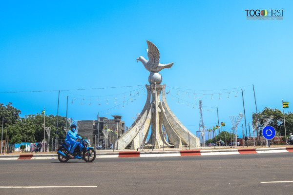 Togo : le gouvernement suspend l’attribution des agréments des ONG et annonce des réformes