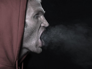 Covid-19 : Le virus pourrait se transmettre par voie a&eacute;rienne