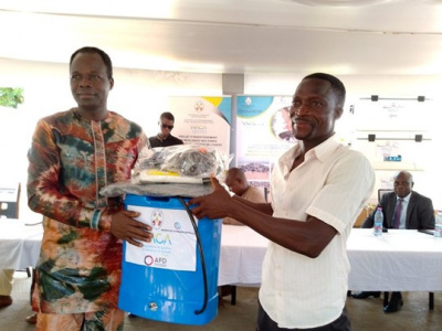 waca-resip-des-equipements-offerts-aux-mareyeuses-et-maraichers-des-communes-lacs-1-et-lacs-3