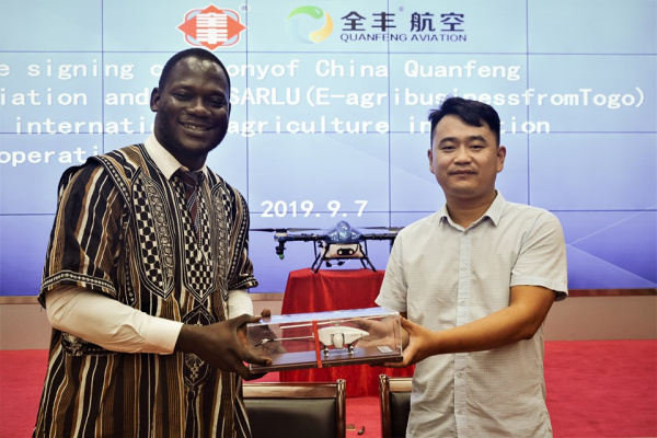 E-Agribusiness signe un accord avec le chinois Quanfeng Aviation pour promouvoir les drones agricoles en Afrique de l’Ouest