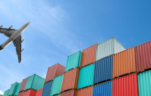 D&rsquo;importants investissements dans les infrastructures portuaires et a&eacute;roportuaires sur les deux derni&egrave;res d&eacute;cennies