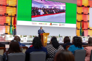 Gnassingb&eacute; Urges Africa to Fund Infrastructure with Its Own Capital