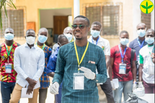 Léo Kanyi, le jeune qui veut conquérir les rayons togolais avec le bissap