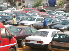 Freight forwarders blocked activity at Lomé’s used cars parks on Monday