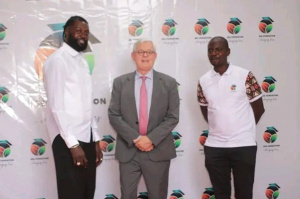 La fondation Sheyi Emmanuel Adebayor pr&eacute;sente son plan quinquennal pour le Togo