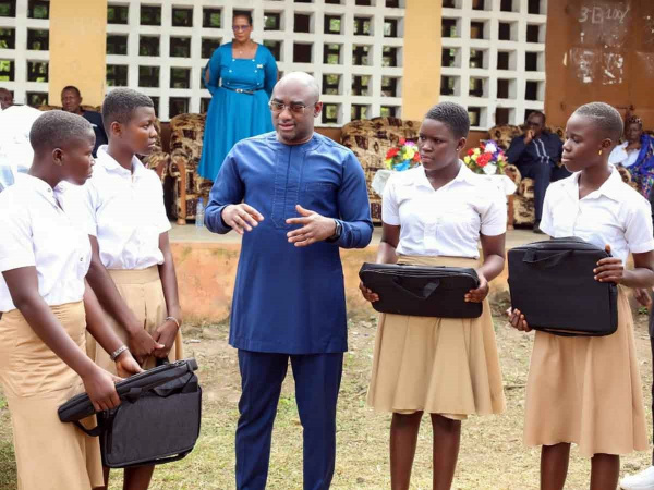 Togo : des établissements scolaires prochainement à l’heure des tablettes pédagogiques