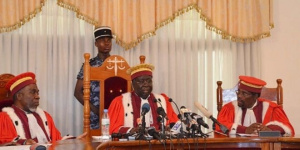 Projet d&rsquo;ordonnance sur le pass vaccinal : les points de r&eacute;serves de la Cour constitutionnelle