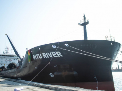 togo-inauguration-d-un-navire-bitumier-au-port-de-lome