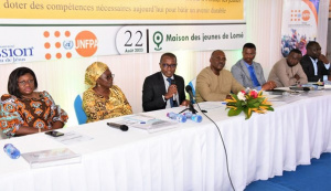 Journ&eacute;e Internationale de la Jeunesse : des ch&egrave;ques et kits de mat&eacute;riels de travail remis aux associations de jeunes