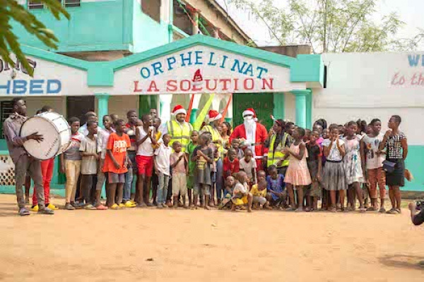 La Plateforme Industrielle d’Adétikopé fait un don en faveur des enfants de l’orphelinat « la Solution »