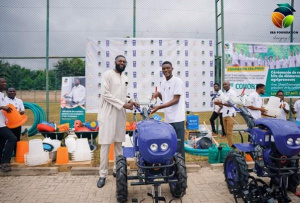 Togo : la fondation Sheyi Emmanuel Adebayor et le PNUD &eacute;quipent des jeunes entrepreneurs agricoles