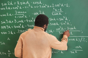 Togo : un concours d'Etat pour recruter des professeurs de sciences, au secondaire