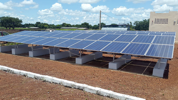 Togo : acquisition de 314 systèmes photovoltaïques pour l&#039;électrification des centres de santé