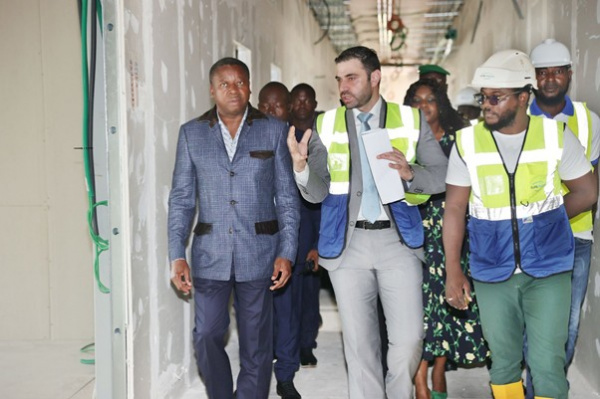 Togo : Faure Gnassingbé en visite de terrain sur le chantier de réhabilitation du CHU de Kara