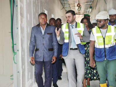 togo-faure-gnassingbe-en-visite-de-terrain-sur-le-chantier-de-rehabilitation-du-chu-de-kara