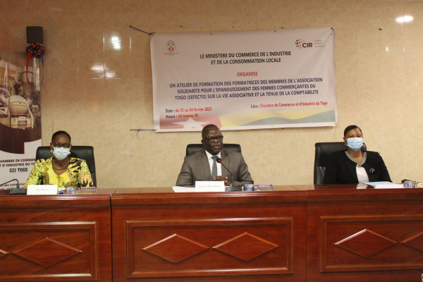Ministry of trade trains market women to bookkeep, to push them toward formal sector