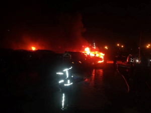 Nouvel incendie au port de Lom&eacute;
