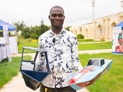 patient-pouwereou-bodjona-pioneers-recycled-steel-boatbuilding-in-togo