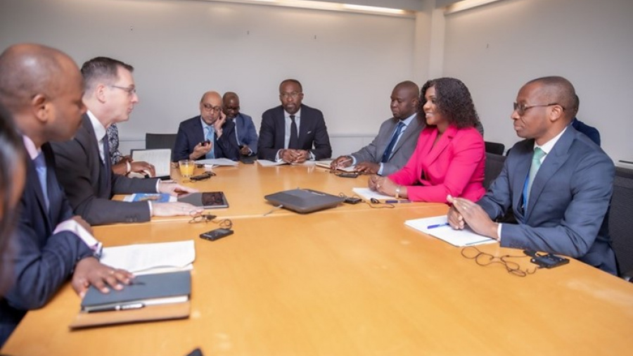 À Washington, Sandra Johnson et Sergio Pimenta évaluent les projets financés par la SFI au Togo