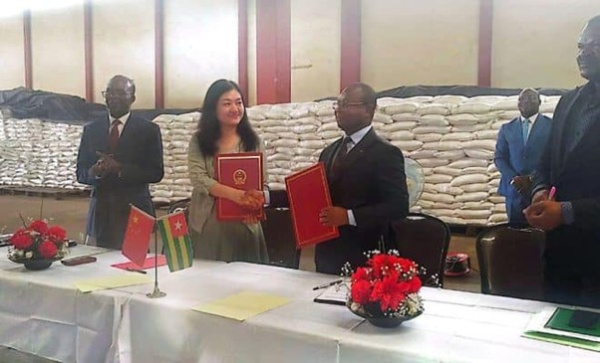 Le Togo re&ccedil;oit un don de riz de 1,6 milliard FCFA de la Chine