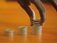 More Togolese prefer trusting their savings to friends and relatives than to traditional financial institutions