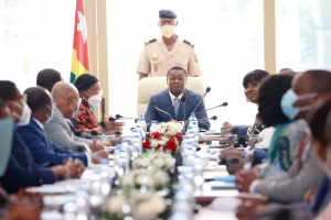 Togo : les autorit&eacute;s diminuent de moiti&eacute;, le taux de redevance des march&eacute;s publics