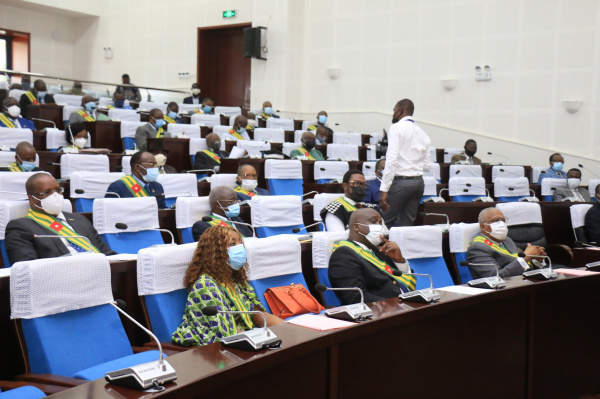 Togo : l’Assemblée discute du Budget et des ressources de l’Etat, face à la Covid-19