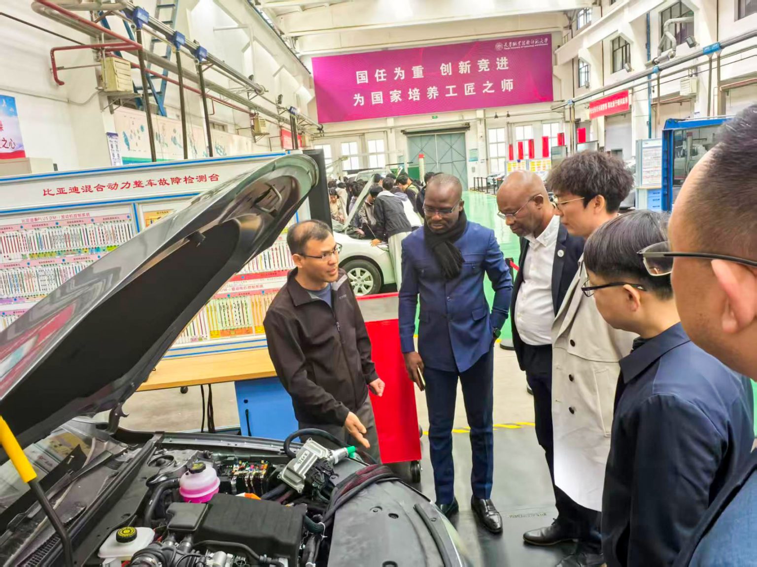 L’Université de Lomé se positionne pour lancer des véhicules électriques made-in-Togo