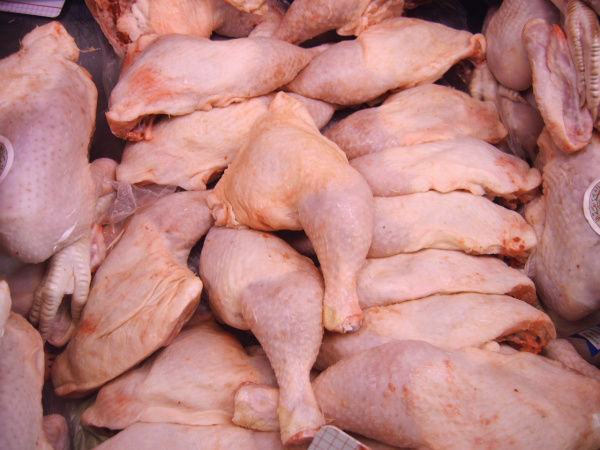 Soutien aux producteurs locaux: le Togo interdit temporairement les importations de volaille surgelée