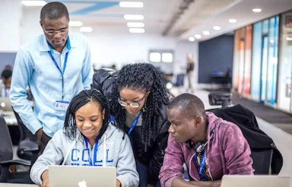 A l’Université de Lomé, la rencontre « 10 000 codeurs Togo » présente les opportunités du digital au jeune public