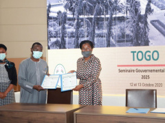 Ministers sign performance commitment contract