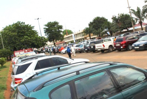 La Commune de Lom&eacute; tente de privatiser la gestion des emplacements de stationnement et des parkings