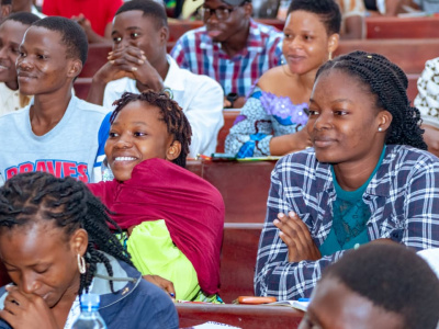 togo-debut-du-projet-vacances-actives-en-entreprises-1200-jeunes-en-immersion-dans-le-monde-professionnel