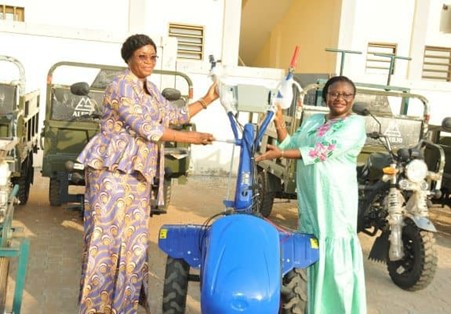 Togo : un don en matériel agricole au profit de 78 coopératives de femmes