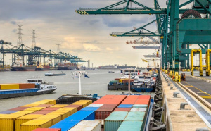In 2020-2021, the average waiting time of ships at the port of Lomé was down five hours