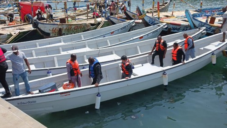 La JICA renforce la flotte du port de pêche de Lomé avec de nouveaux bateaux