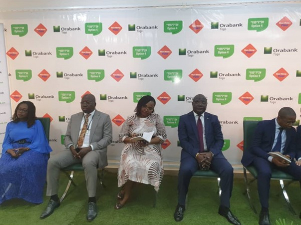 Togo: le transfert d’argent sans internet, désormais possible entre comptes Flooz et Orabank