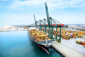 Port de Lom&eacute; : des travaux de dragage au LCT pour accueillir des navires plus g&eacute;ants